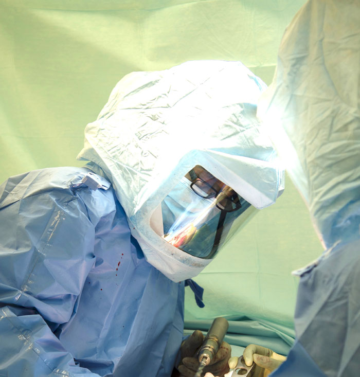 image of Mr Aslam Mohammed performing a knee replacement 